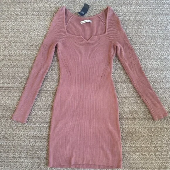 NWT Abercrombie & Fitch Ribbed Mauve Knit Dress - Small - Picture 1 of 4